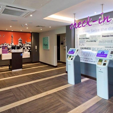 Premier Inn Holyhead Exterior foto