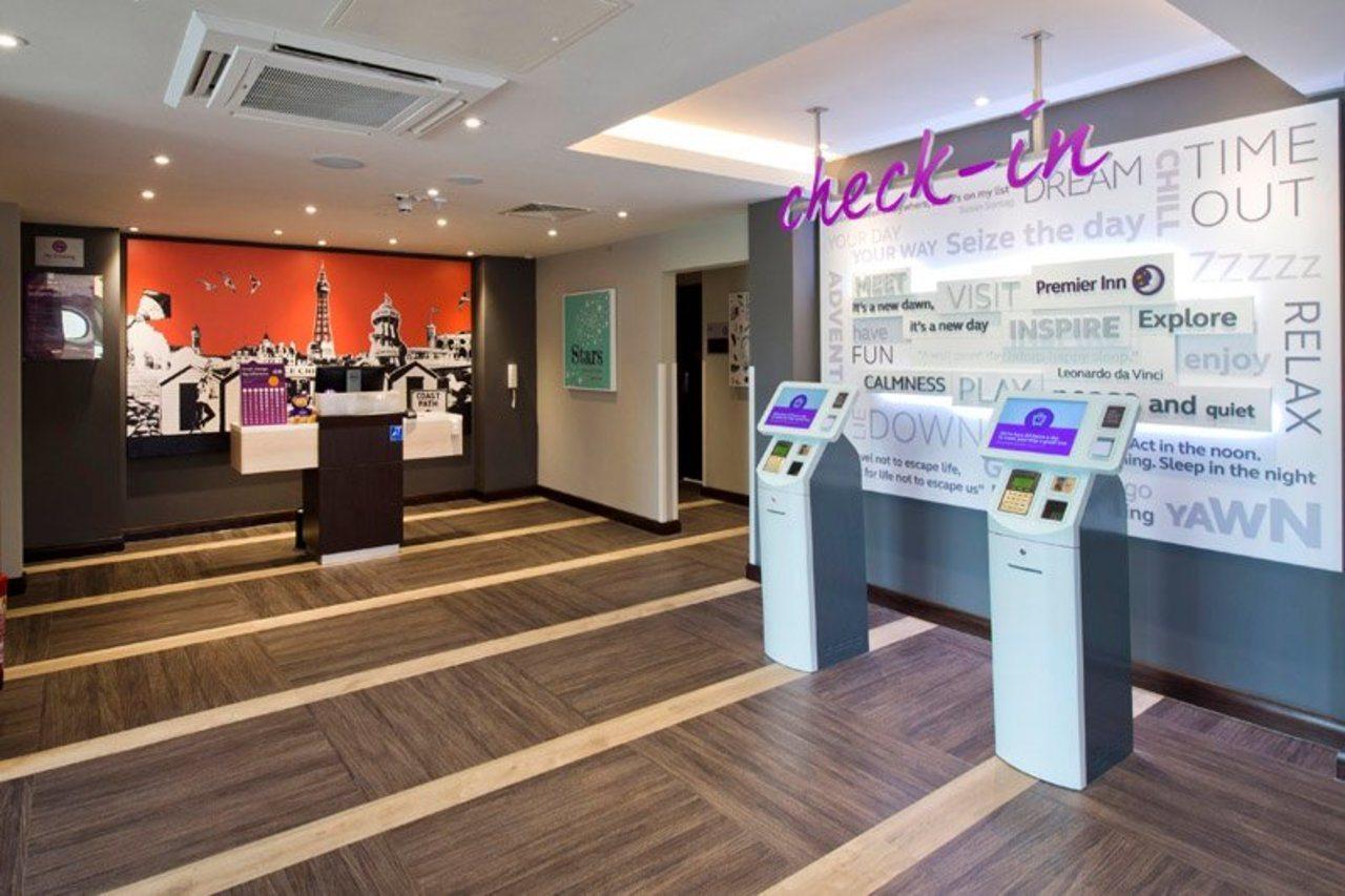 Premier Inn Holyhead Exterior foto