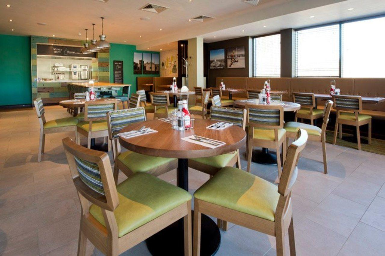 Premier Inn Holyhead Exterior foto